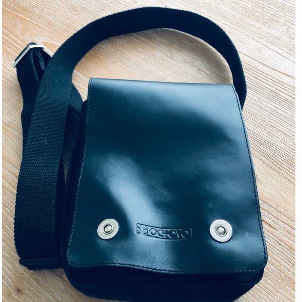 EUC!!! Octovo Travel Crossbody Bag
